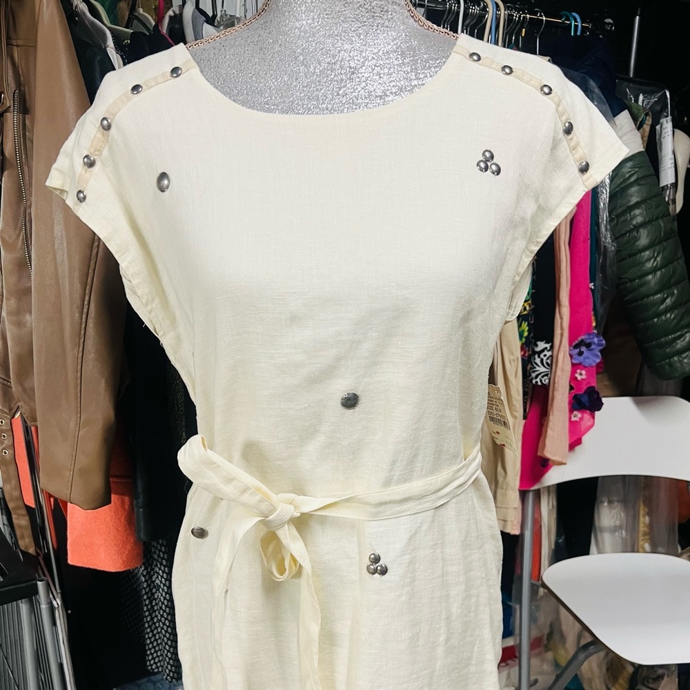 Beautiful linen dress by Hoss.